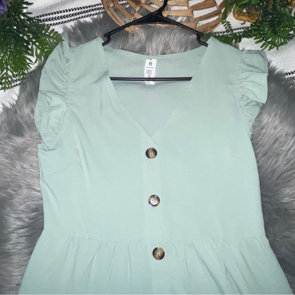 Green Ruffle Dress Size Small - Picture 3 of 10